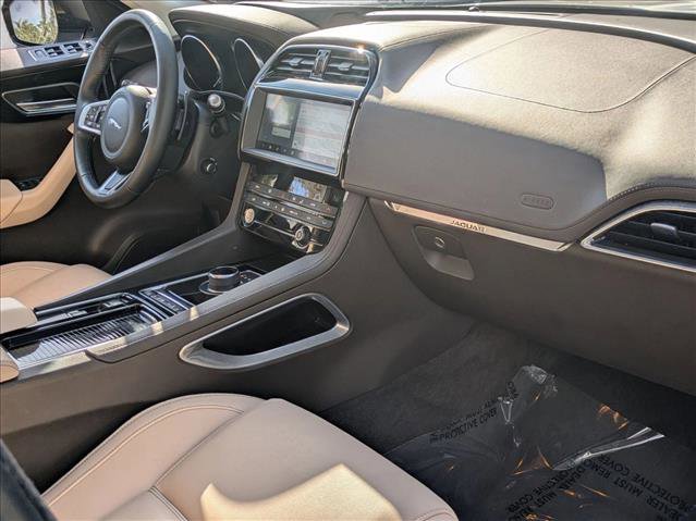 Used 2020 Jaguar F-PACE Prestige image 22