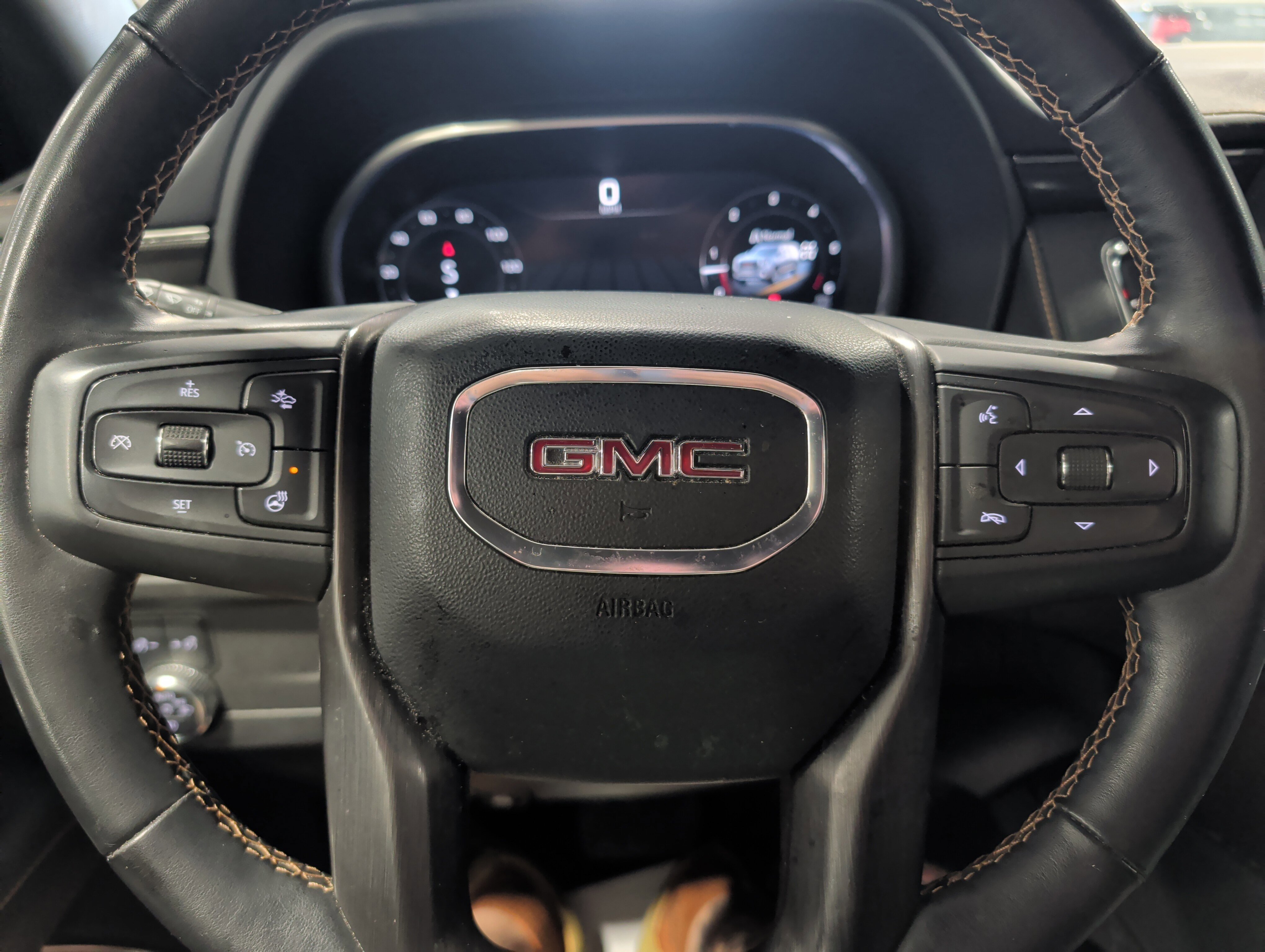 Used 2023 GMC Yukon XL AT4 w/ Technology Package image 12