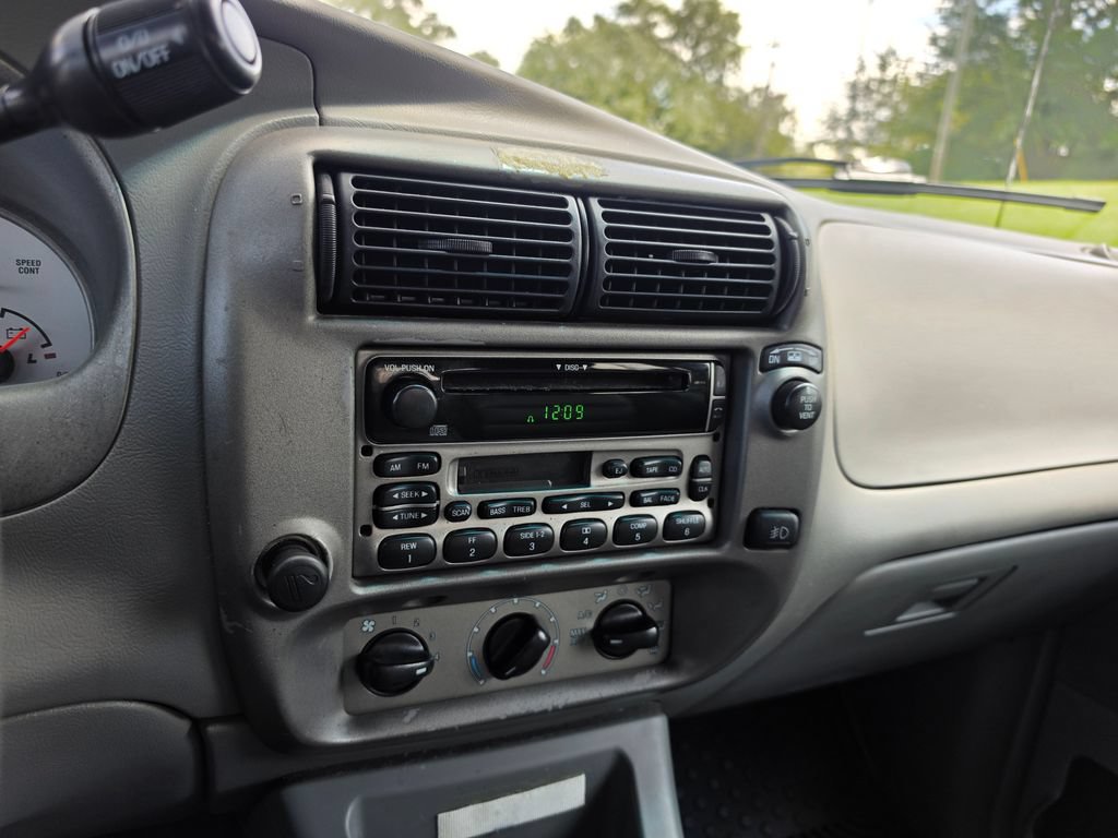 Used 2003 Ford Explorer Sport Trac XLS RWD image 26