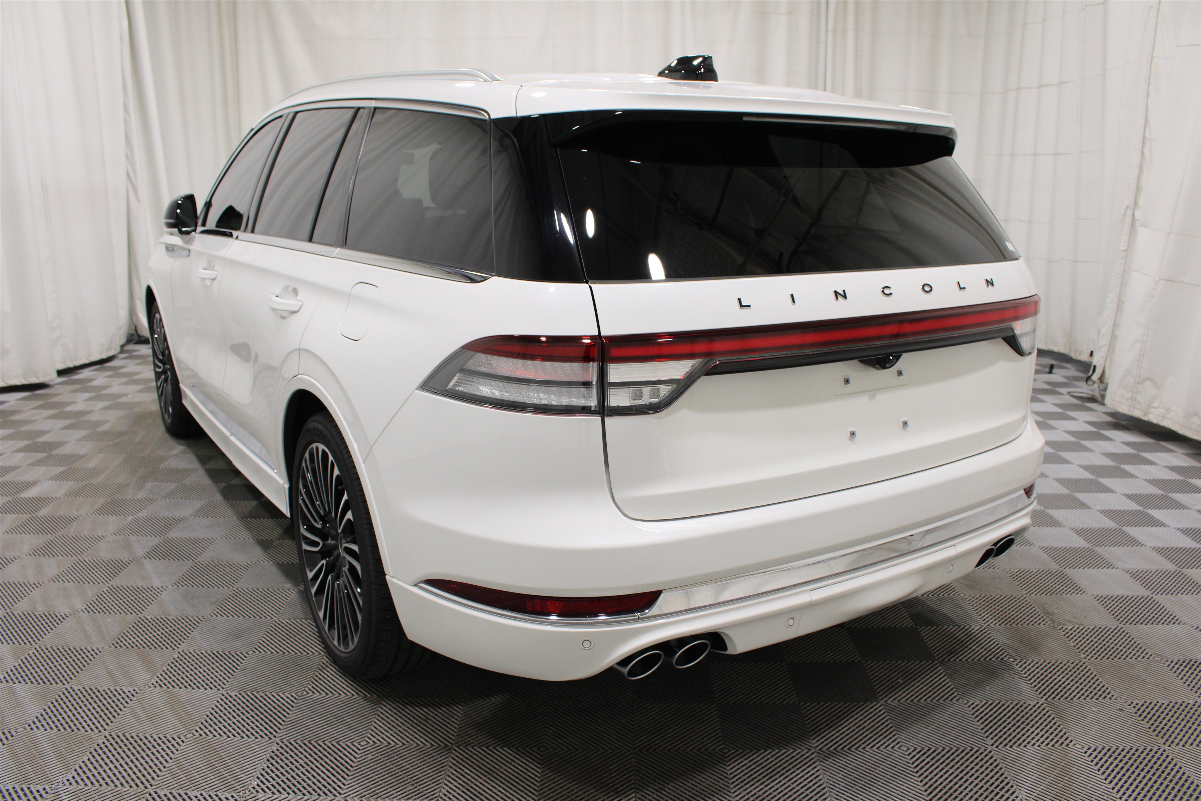 Used 2025 Lincoln Aviator Black Label AWD/4WD image 38