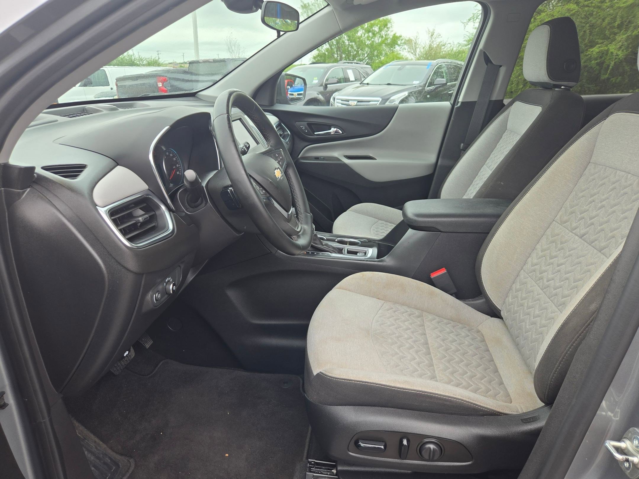 Used 2023 Chevrolet Equinox LT AWD/4WD image 9