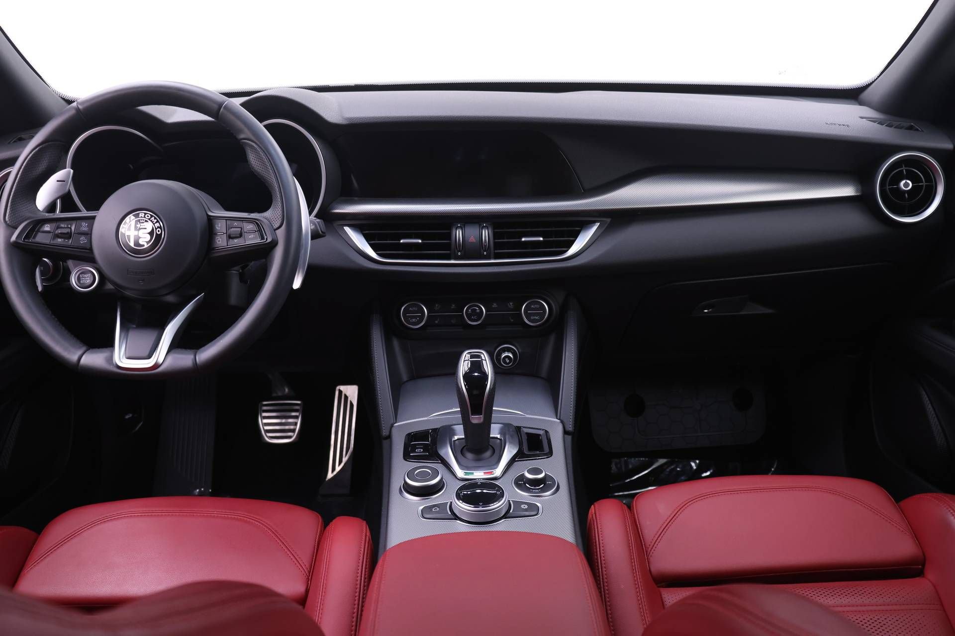 Certified 2024 Alfa Romeo Stelvio Veloce AWD/4WD image 8