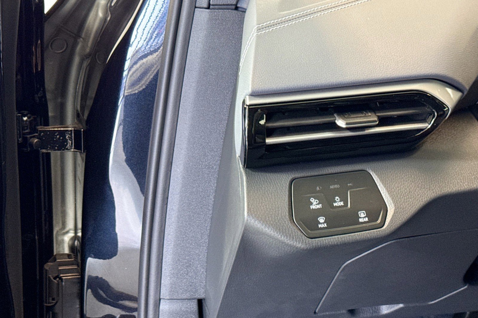 Used 2023 Volkswagen ID.4 S image 10