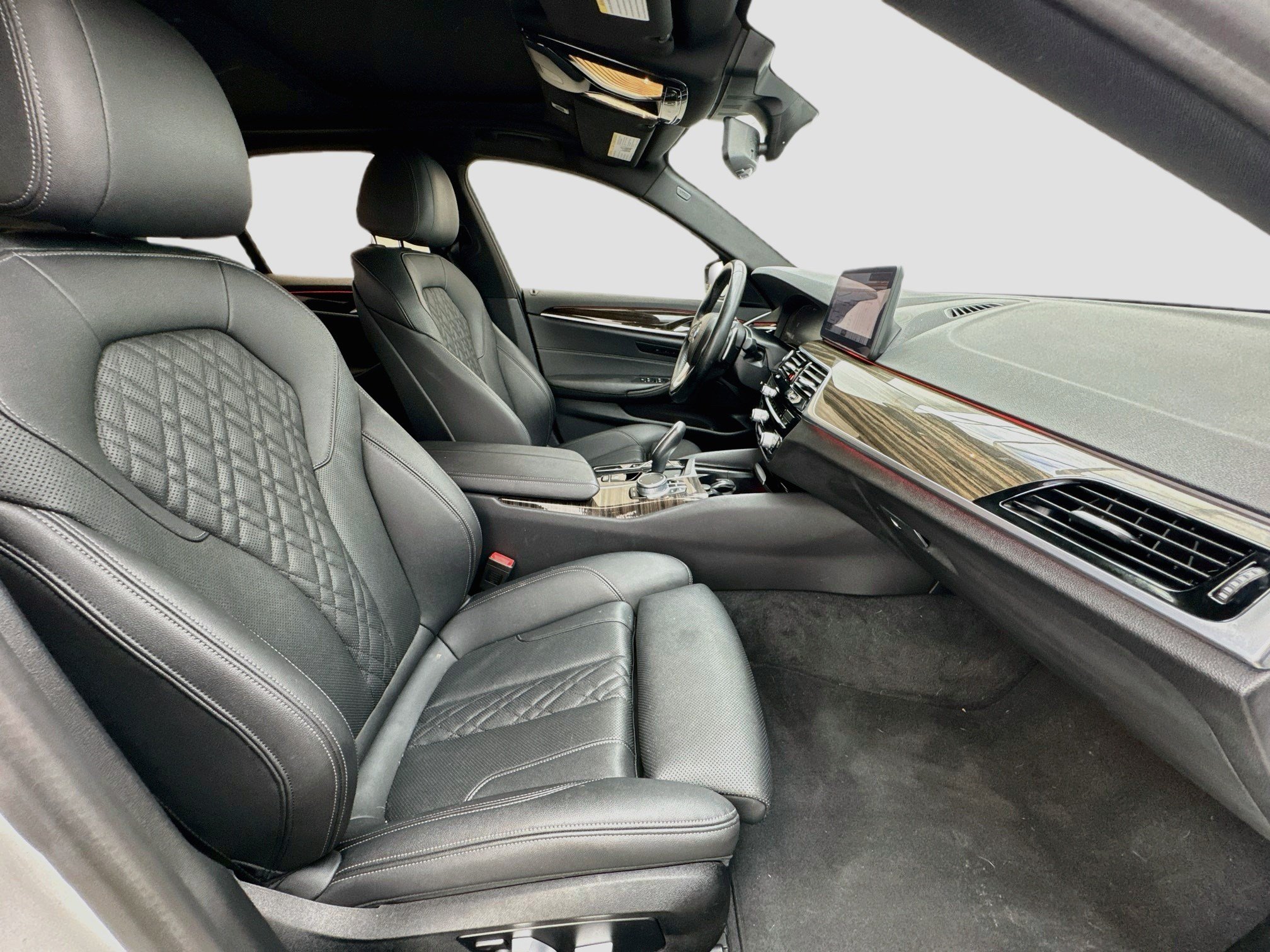 Used 2021 BMW 530e w/ Convenience Package RWD image 20