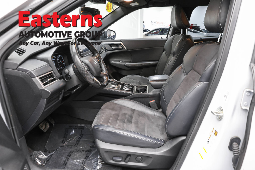 Used 2023 Mitsubishi Outlander SE Black Edition AWD/4WD image 16