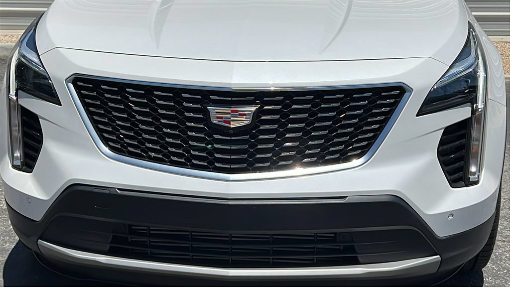 Used 2022 Cadillac XT4 Premium Luxury w/ Enhanced Visibility Package FWD image 3