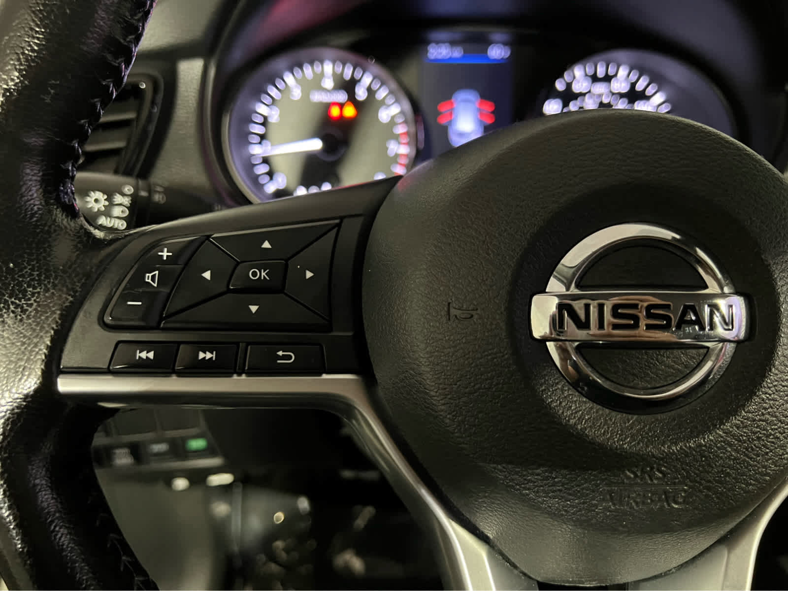 Certified 2020 Nissan Rogue Sport SV w/ Technology Package AWD/4WD image 16