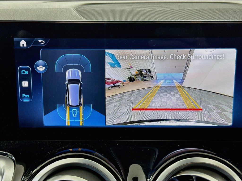 Used 2025 Mercedes-Benz GLB 250 4MATIC w/ Winter Package image 13