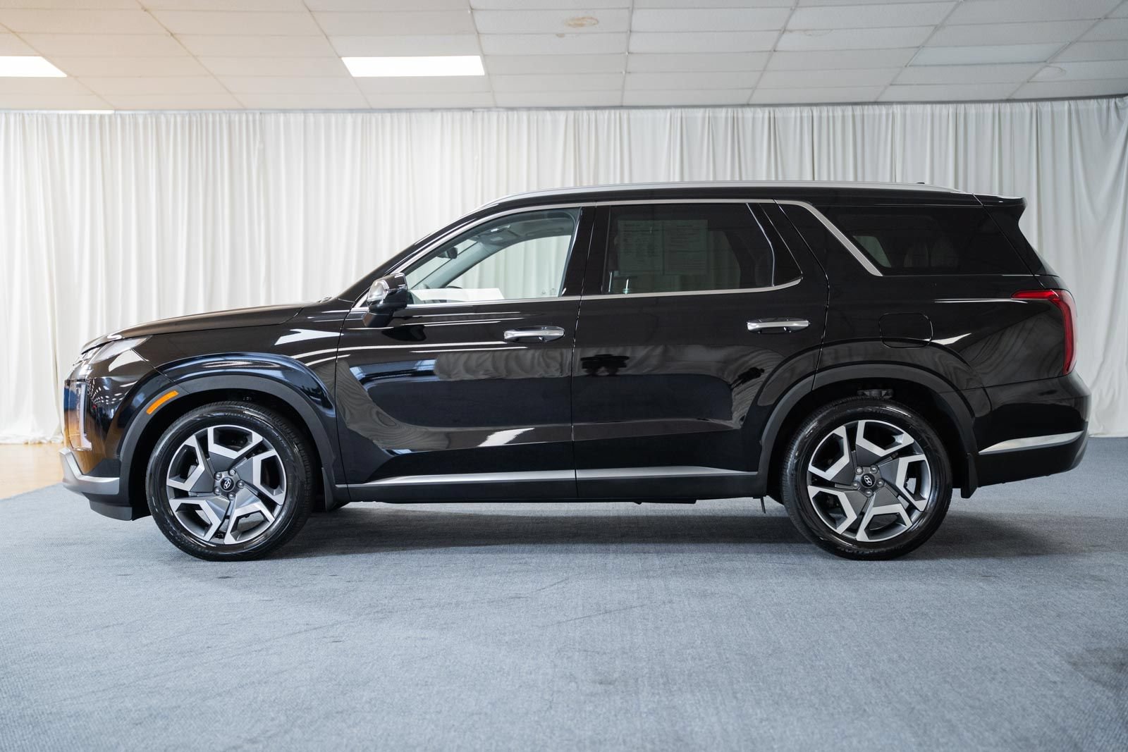 Used 2024 Hyundai Palisade Limited AWD/4WD image 5