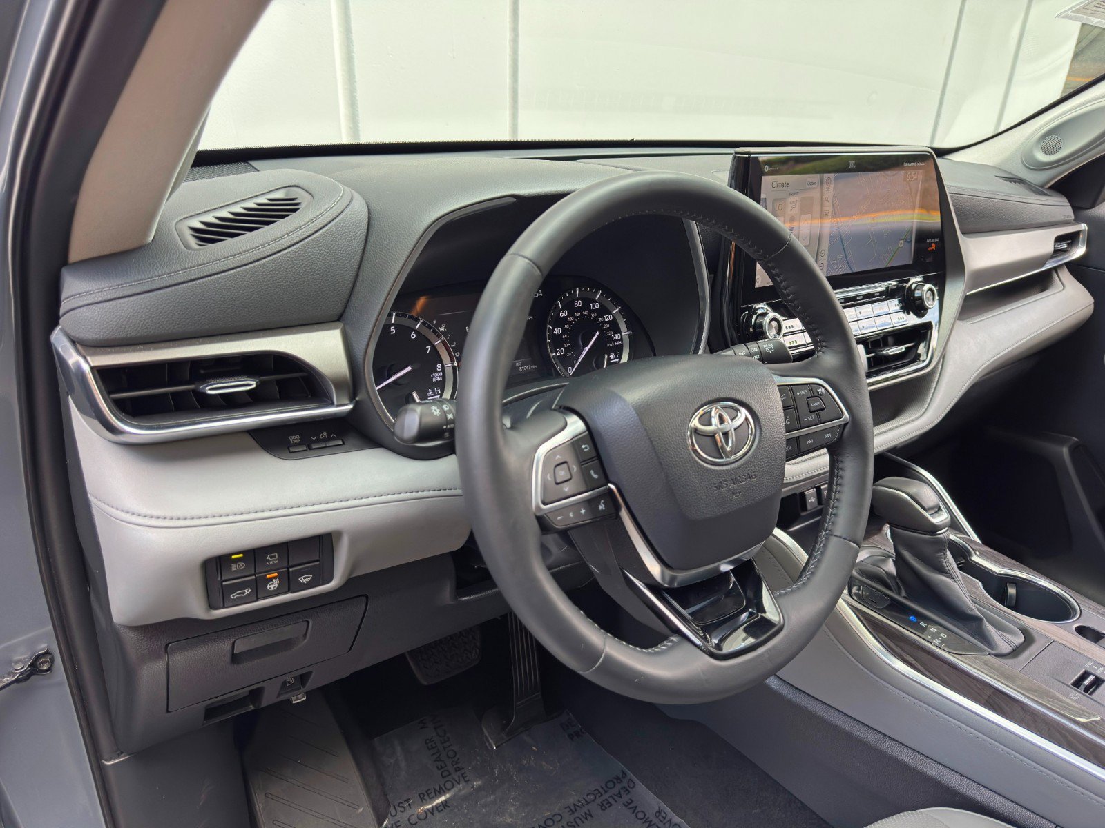 Used 2020 Toyota Highlander Limited FWD image 13
