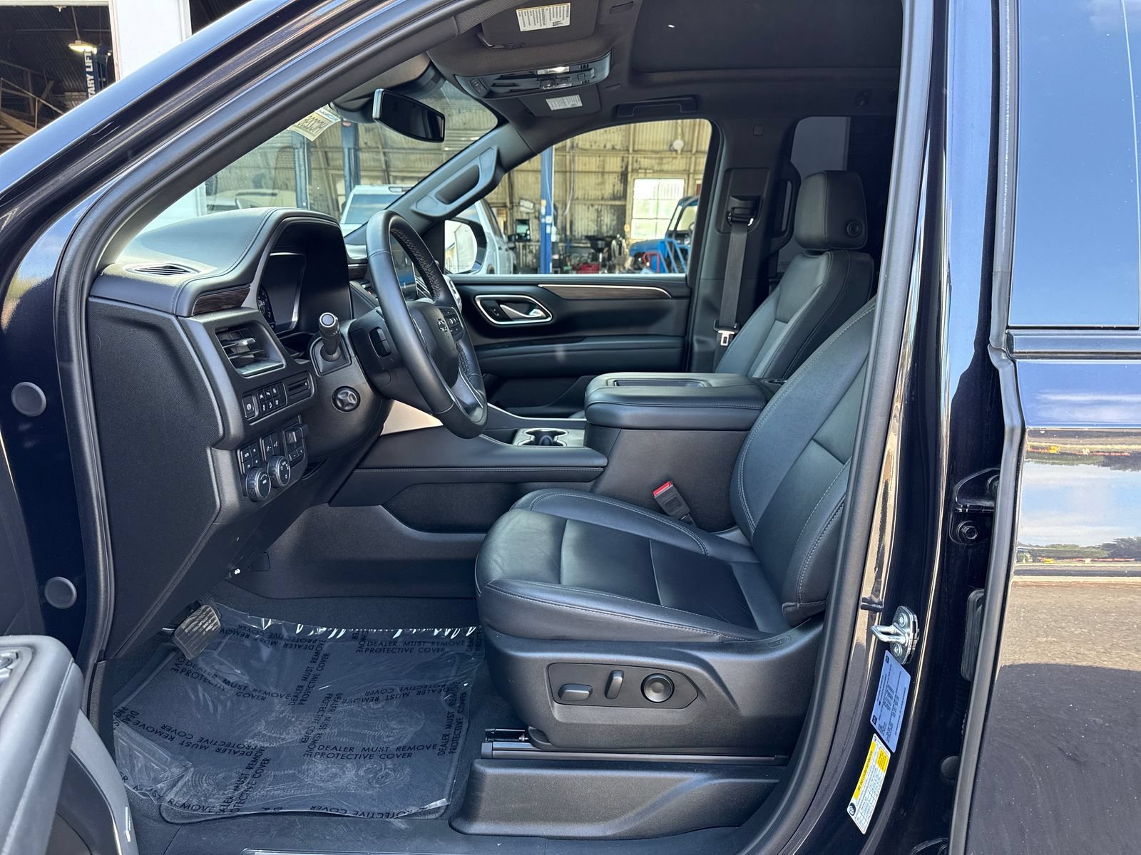 Used 2024 Chevrolet Tahoe Z71 w/ Luxury Package AWD/4WD image 9