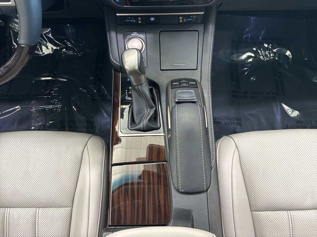 Used 2016 Lexus ES 350 350 LUXURY/SAFETY+/SMART CRUIS w/ Luxury Package w/Wood Trim image 19