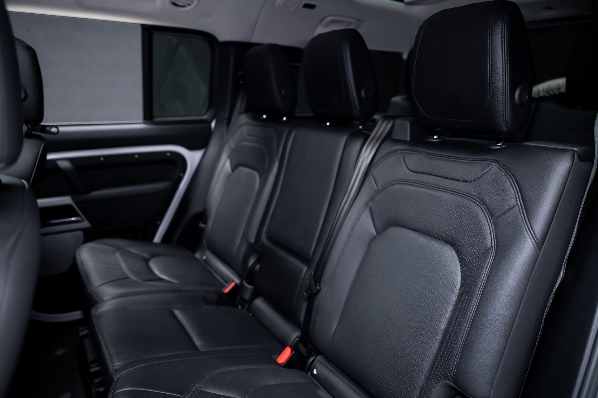 Used 2023 Land Rover Defender 130 SE image 70