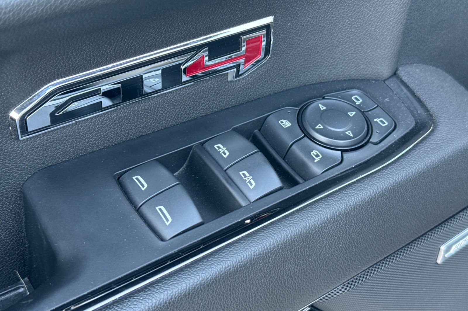 Used 2022 GMC Sierra 1500 AT4 w/ AT4 Premium Package image 12