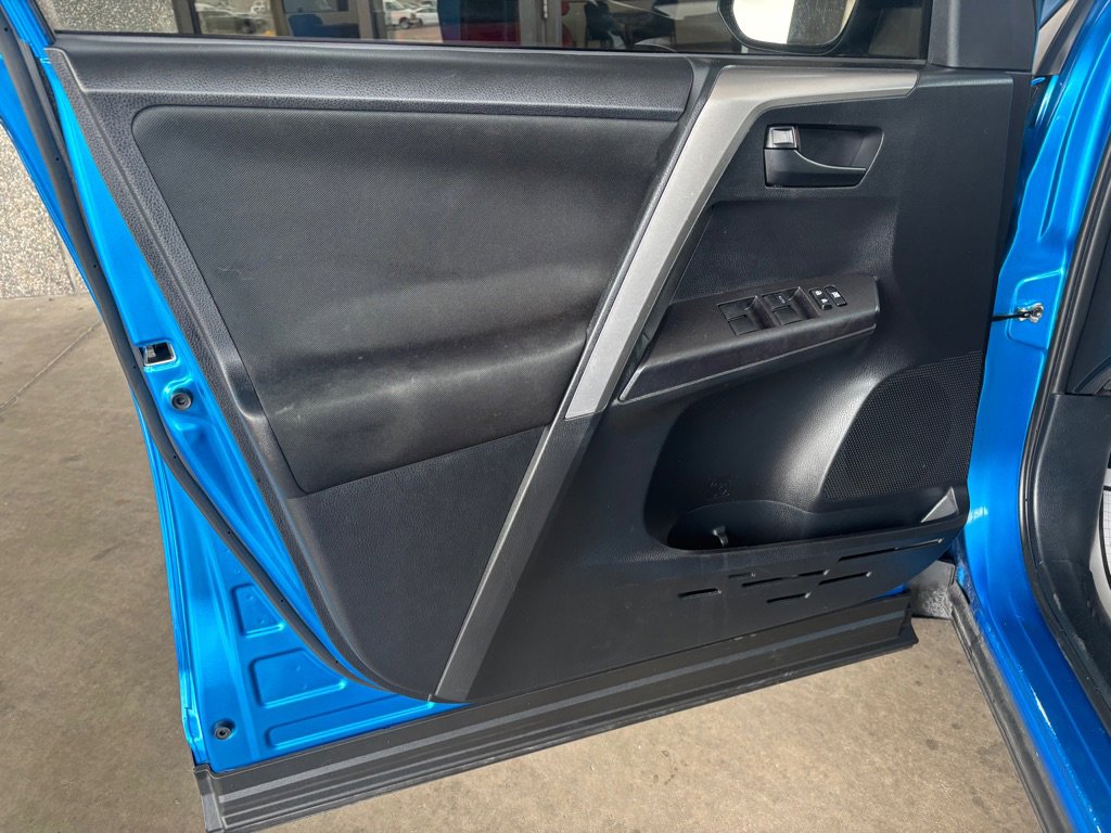 Used 2018 Toyota RAV4 LE w/ All Weather Liner Package image 21