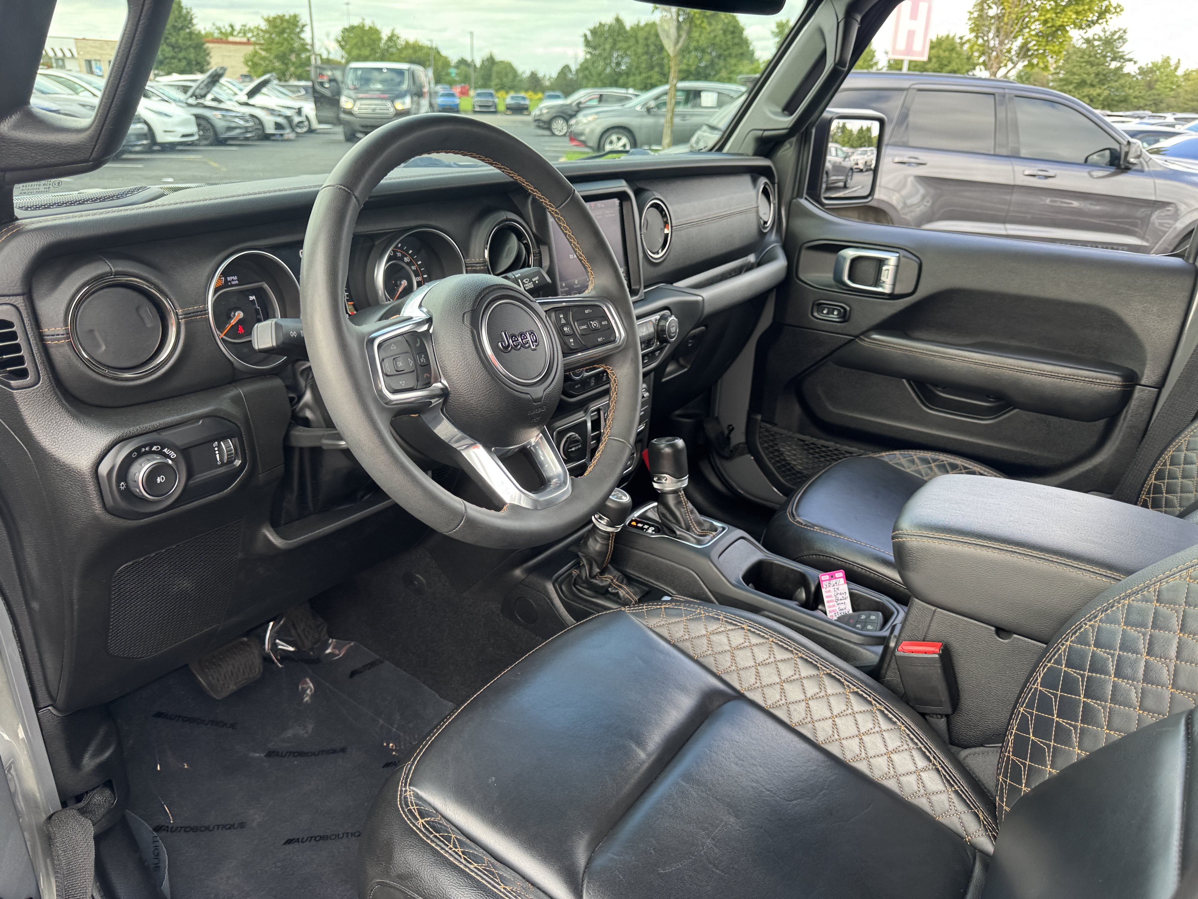 Used 2023 Jeep Wrangler Unlimited Sahara AWD/4WD image 7