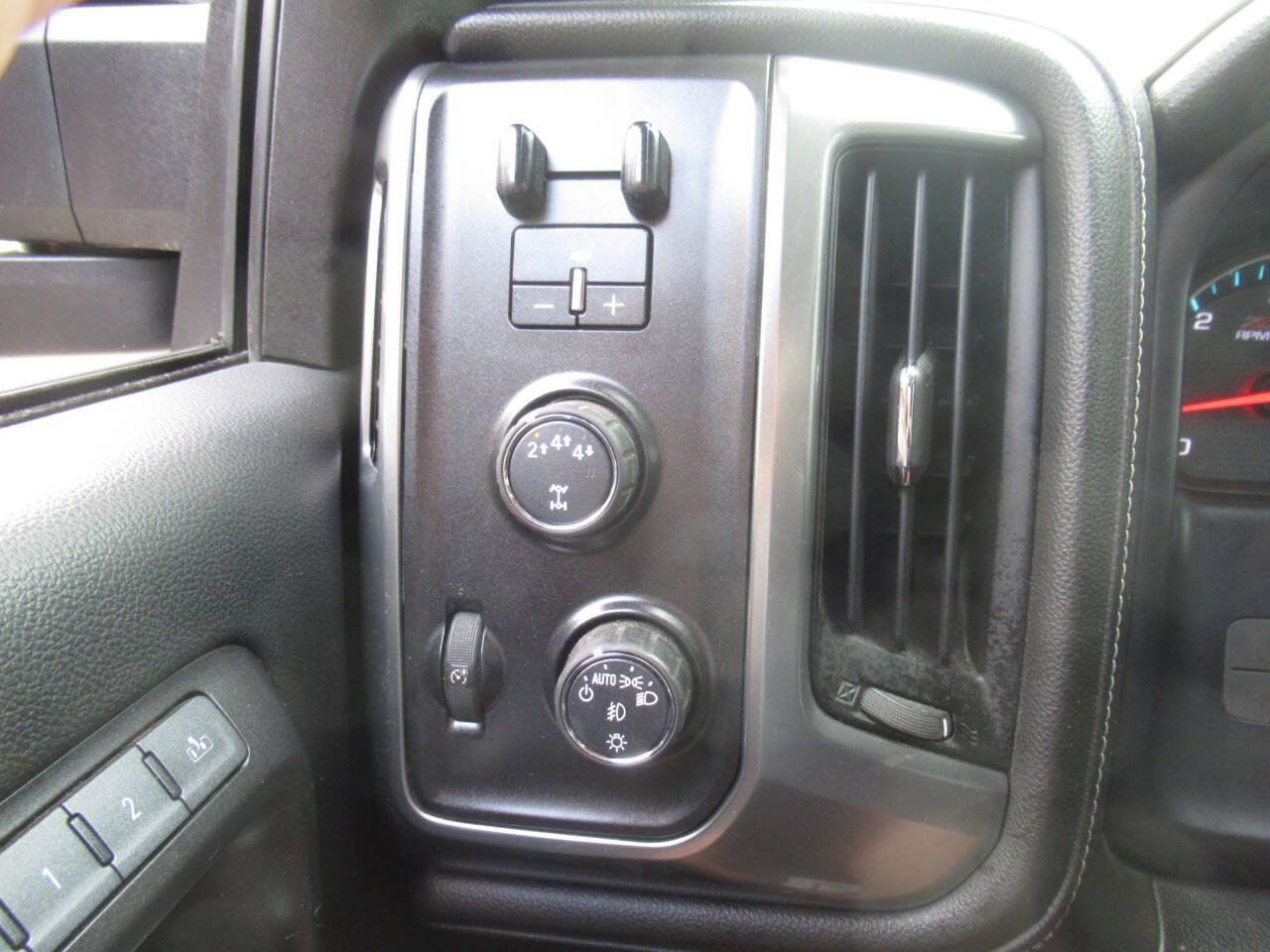 Used 2018 Chevrolet Silverado 2500 LTZ w/ Vortec Plus Package AWD/4WD image 25