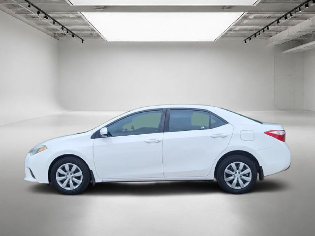 Used 2016 Toyota Corolla LE FWD image 2