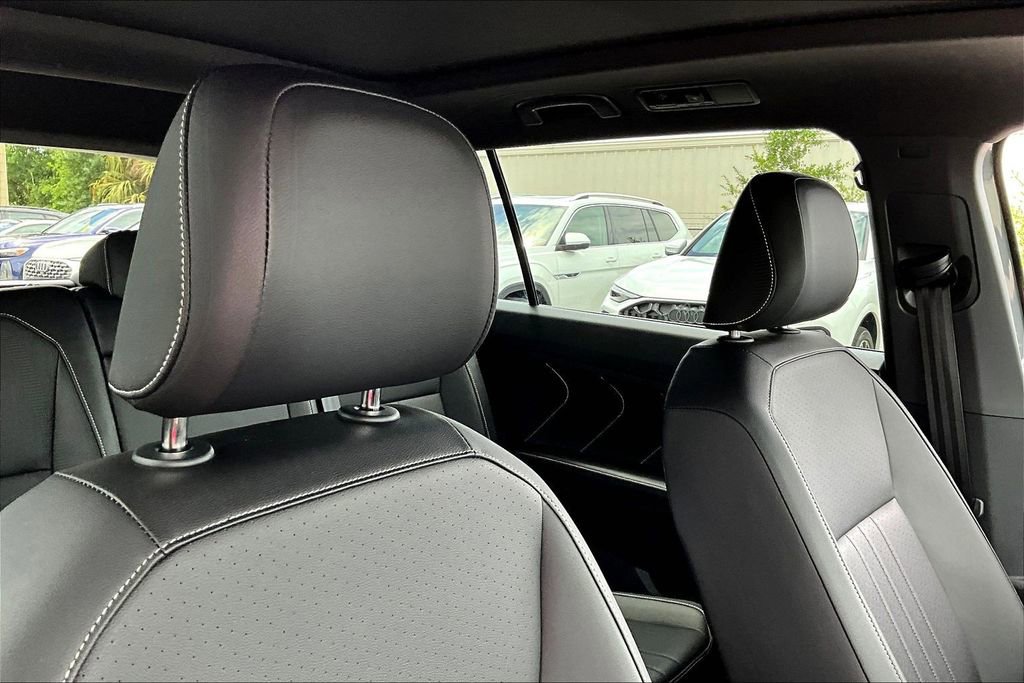 Certified 2023 Volkswagen Tiguan SE R-Line image 22