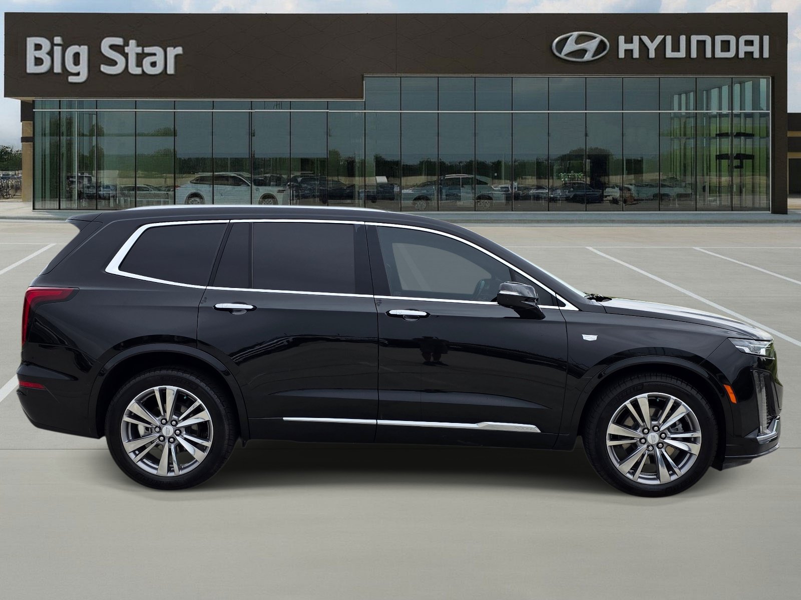 Used 2022 Cadillac XT6 Premium Luxury w/ Technology Package FWD image 5