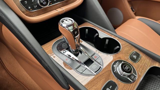 New 2025 Bentley Bentayga Plug-In Hybrid image 27