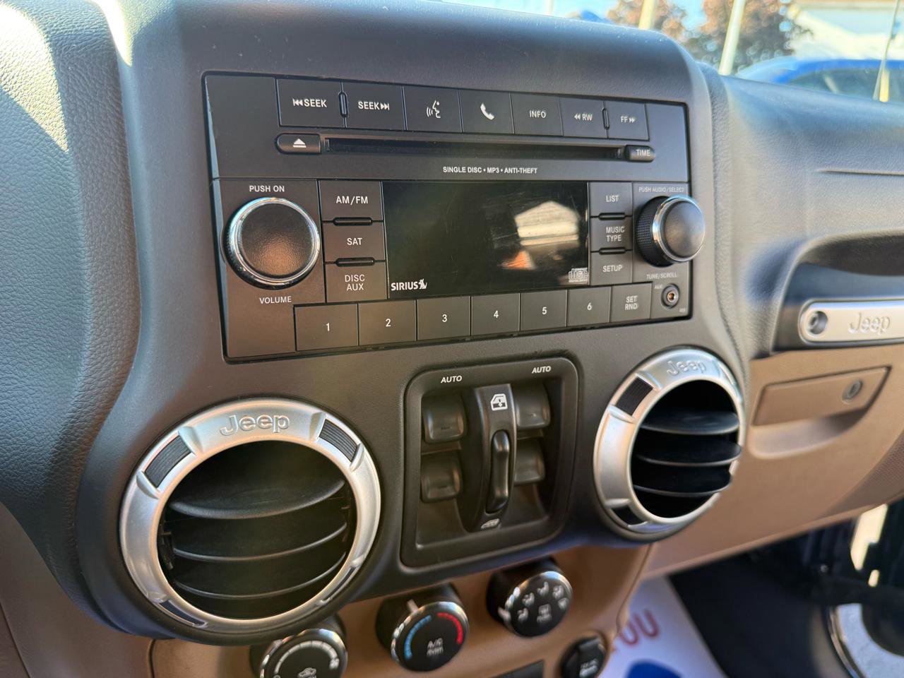 Used 2018 Jeep Wrangler Unlimited Rubicon w/ Connectivity Group AWD/4WD image 20