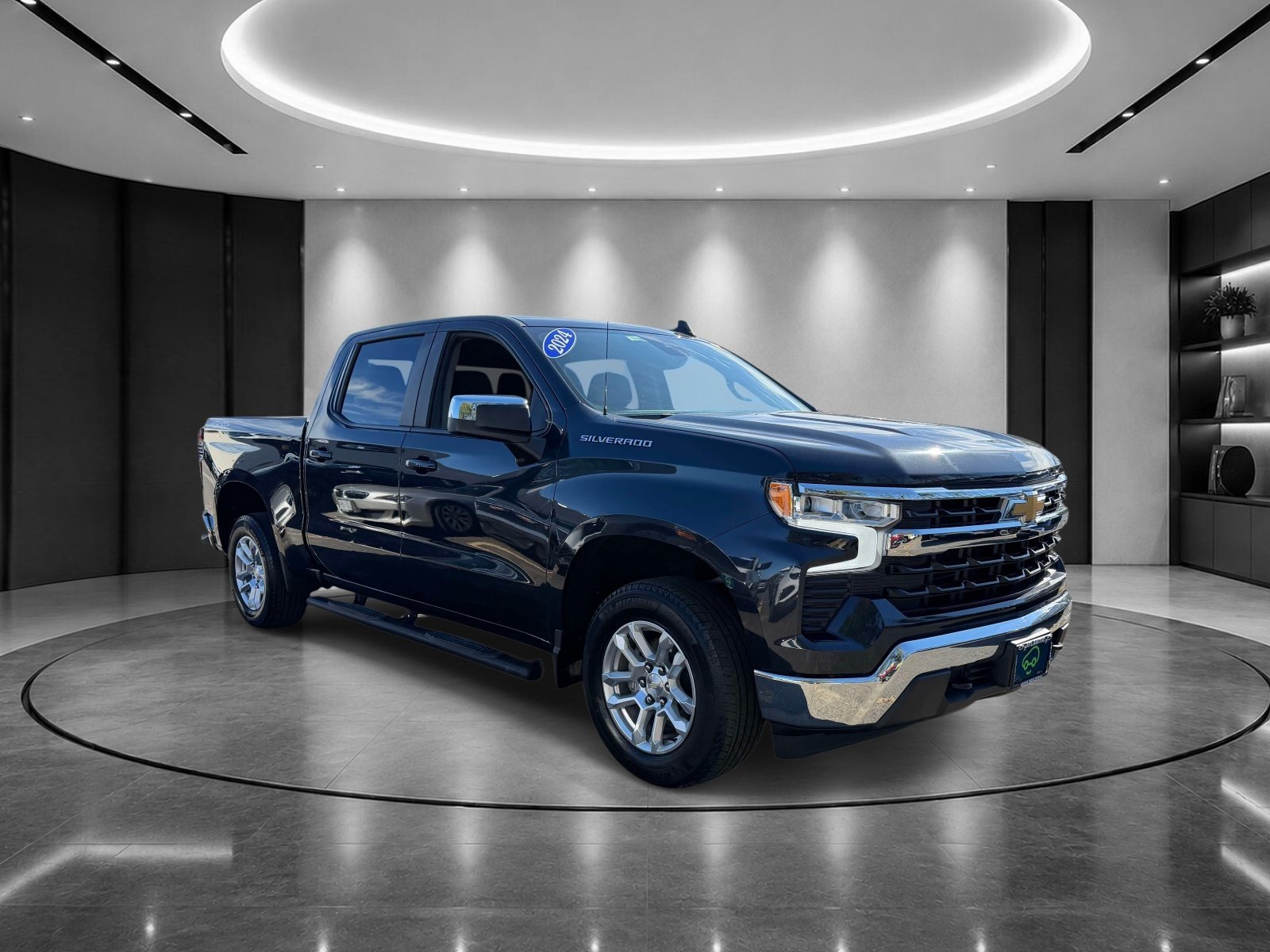 Used 2024 Chevrolet Silverado 1500 LT AWD/4WD image 2