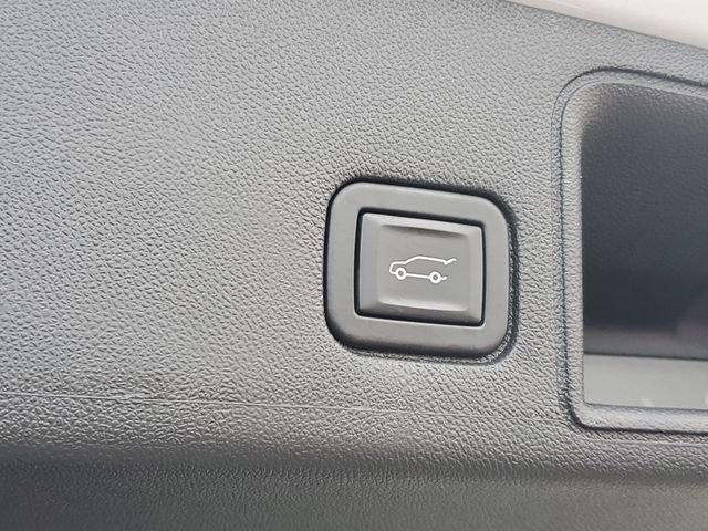 Certified 2023 GMC Terrain SLE w/ Driver Convenience Package image 9