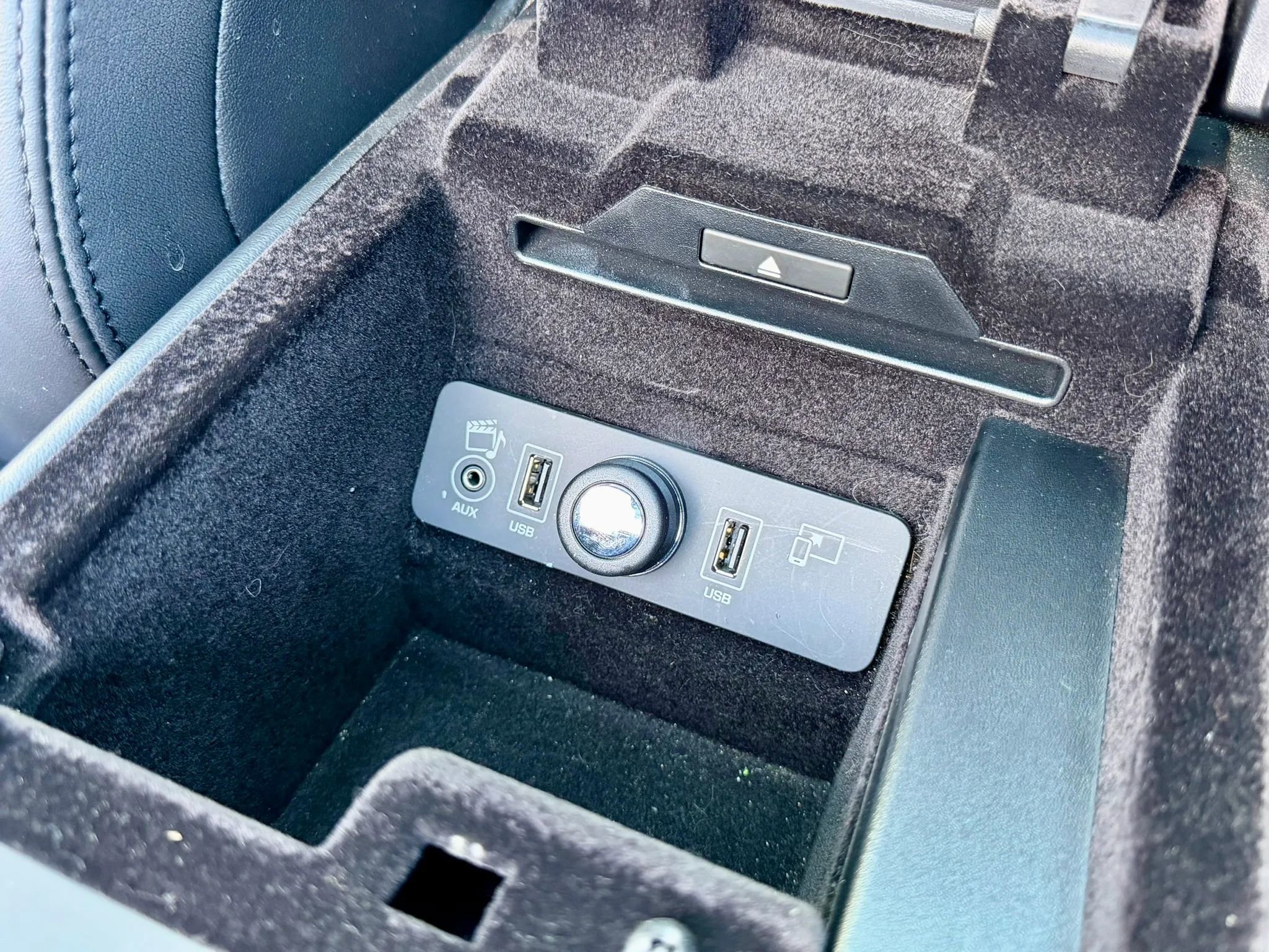 Used 2017 Jaguar F-TYPE R AWD/4WD image 46