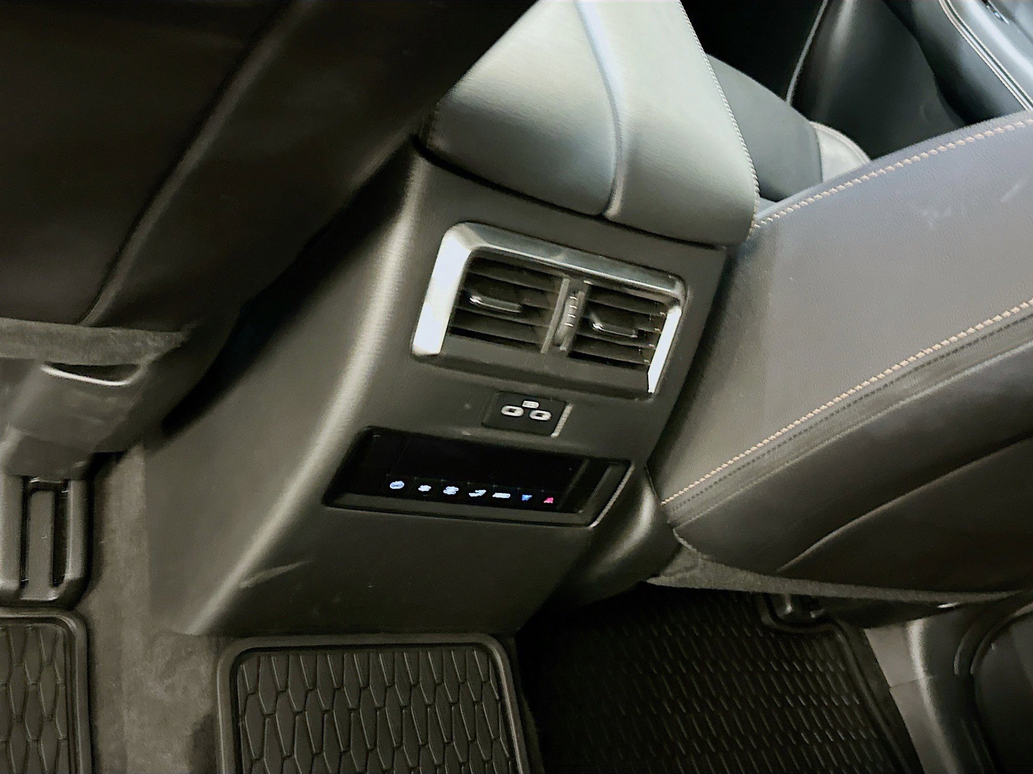 Used 2024 MAZDA CX-90 Plug-In Hybrid w/ Preferred image 29