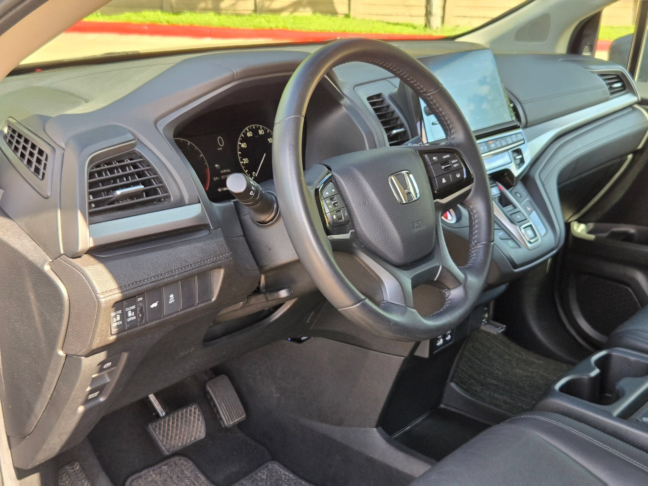 Used 2025 Honda Odyssey EX-L image 12