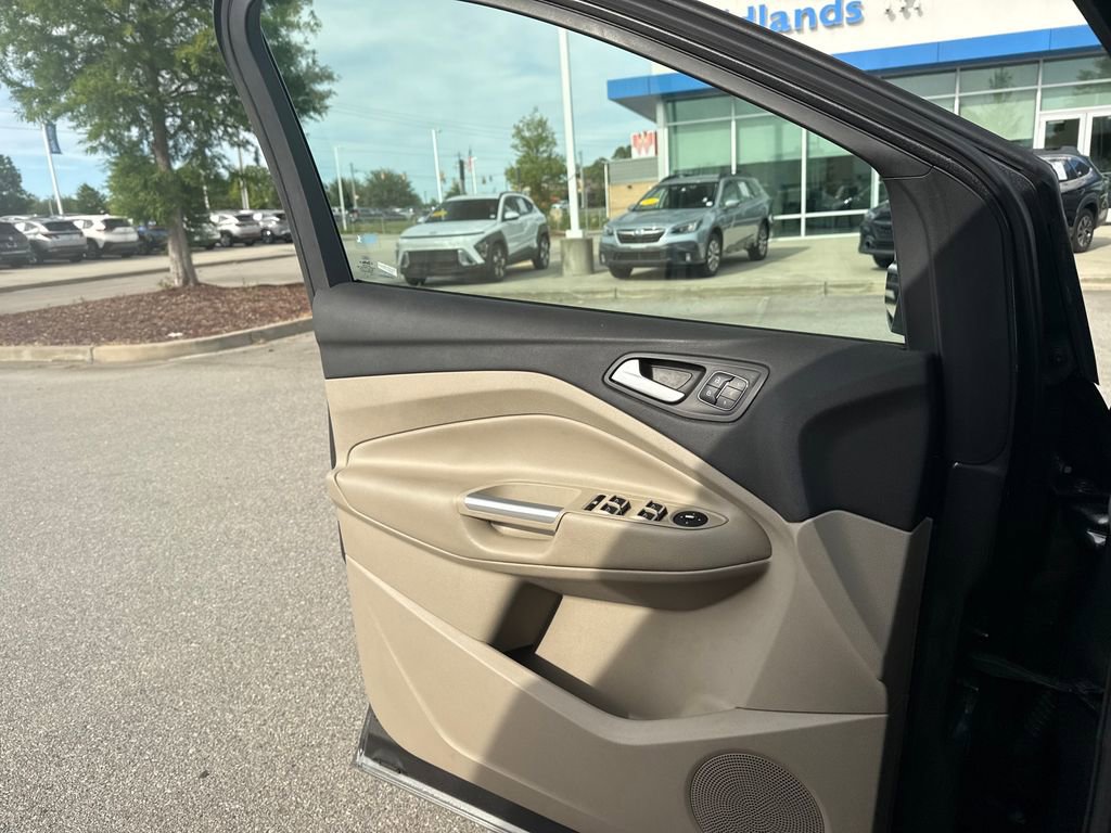 Used 2015 Ford Escape Titanium FWD image 17