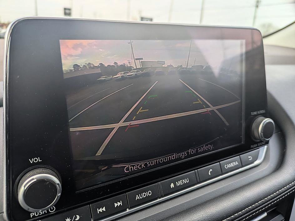 Used 2023 Nissan Rogue S image 19
