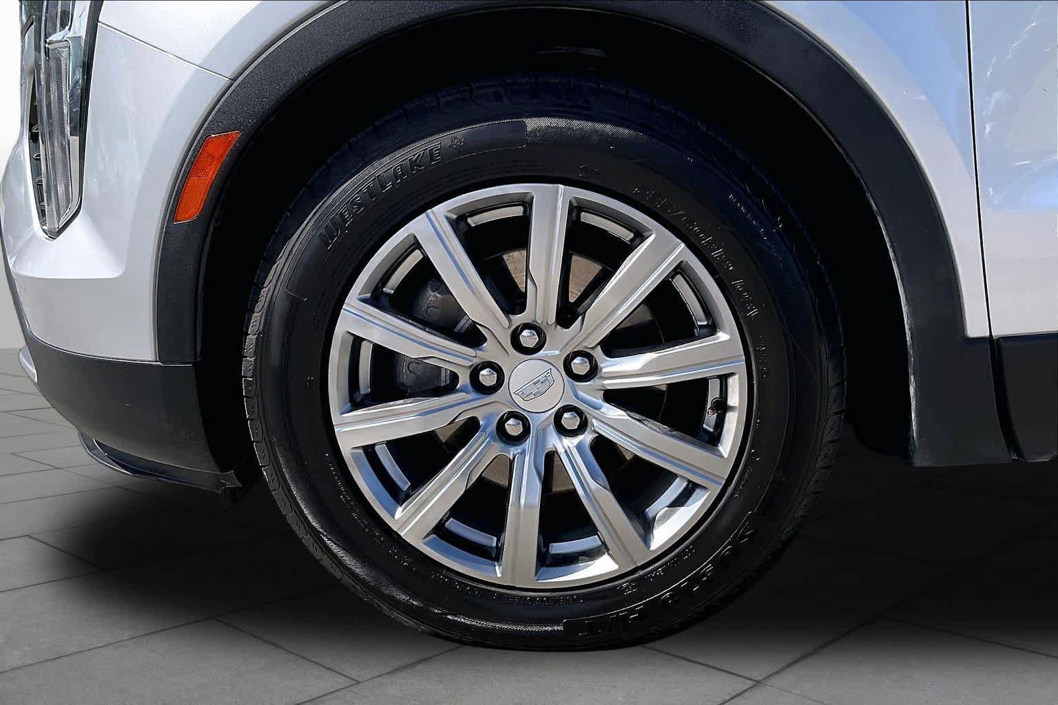 Used 2022 Cadillac XT4 Premium Luxury w/ Safety Alert Package AWD/4WD image 10
