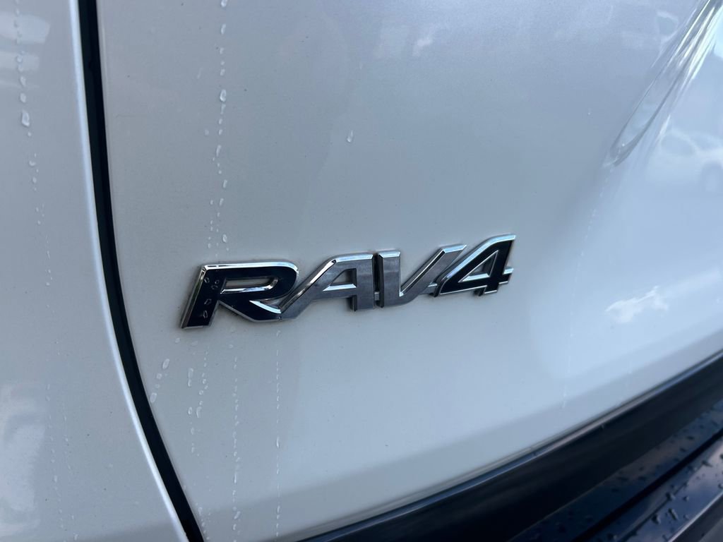 Used 2022 Toyota RAV4 SE image 31