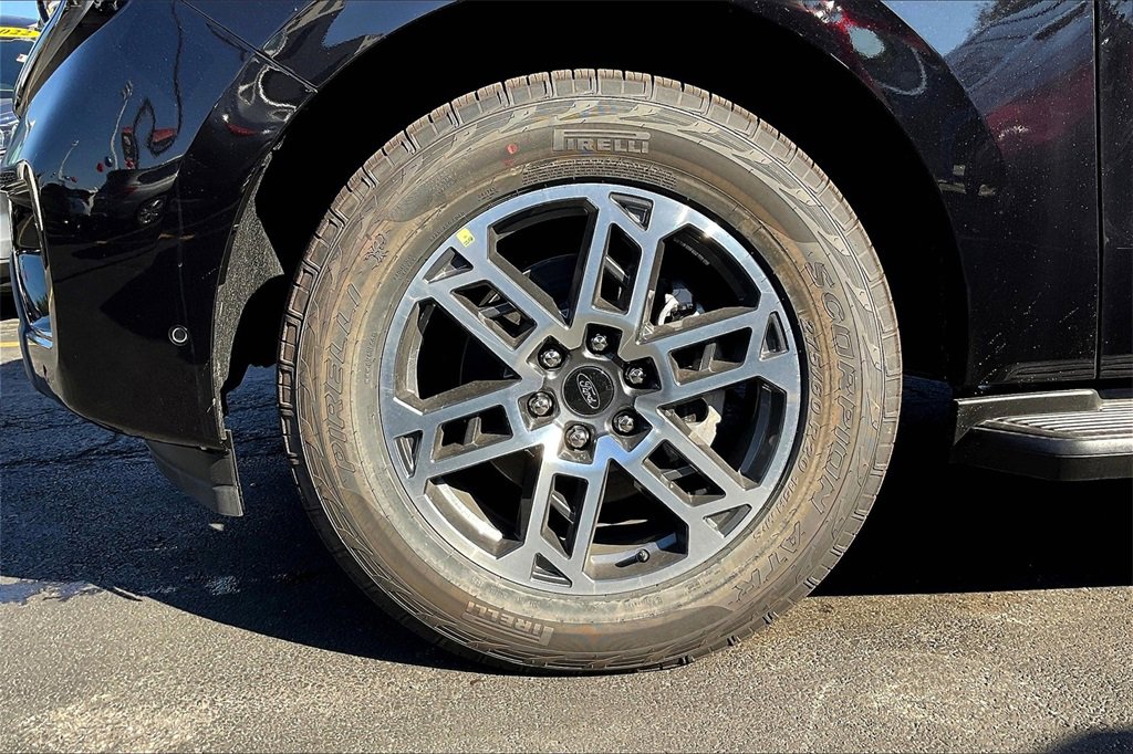 New 2025 Ford Expedition Active image 12