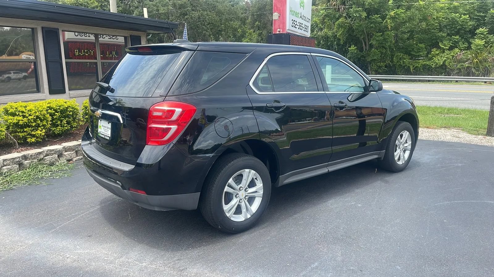 Used 2017 Chevrolet Equinox LS FWD image 7