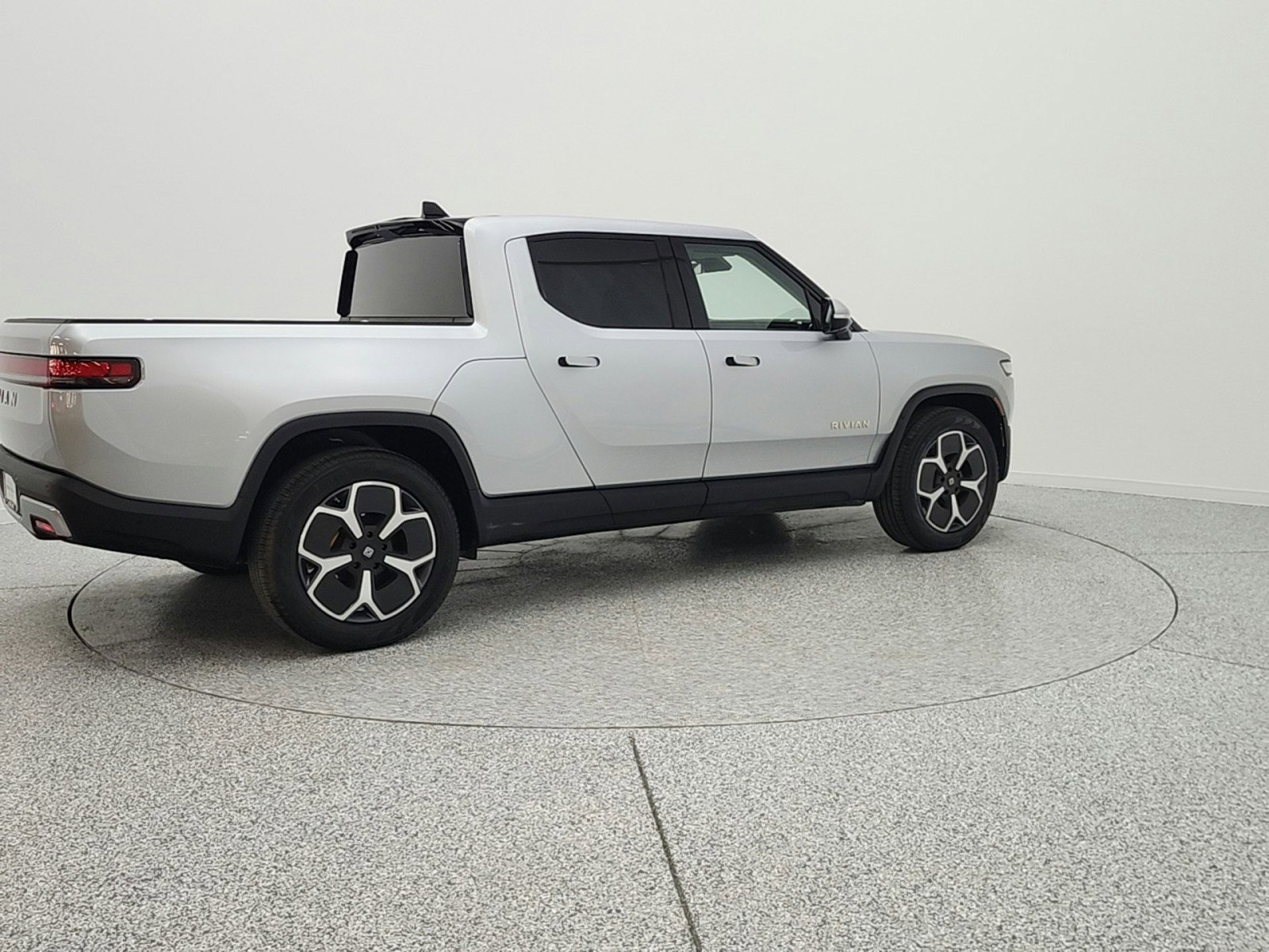 Used 2023 Rivian R1T Adventure image 5