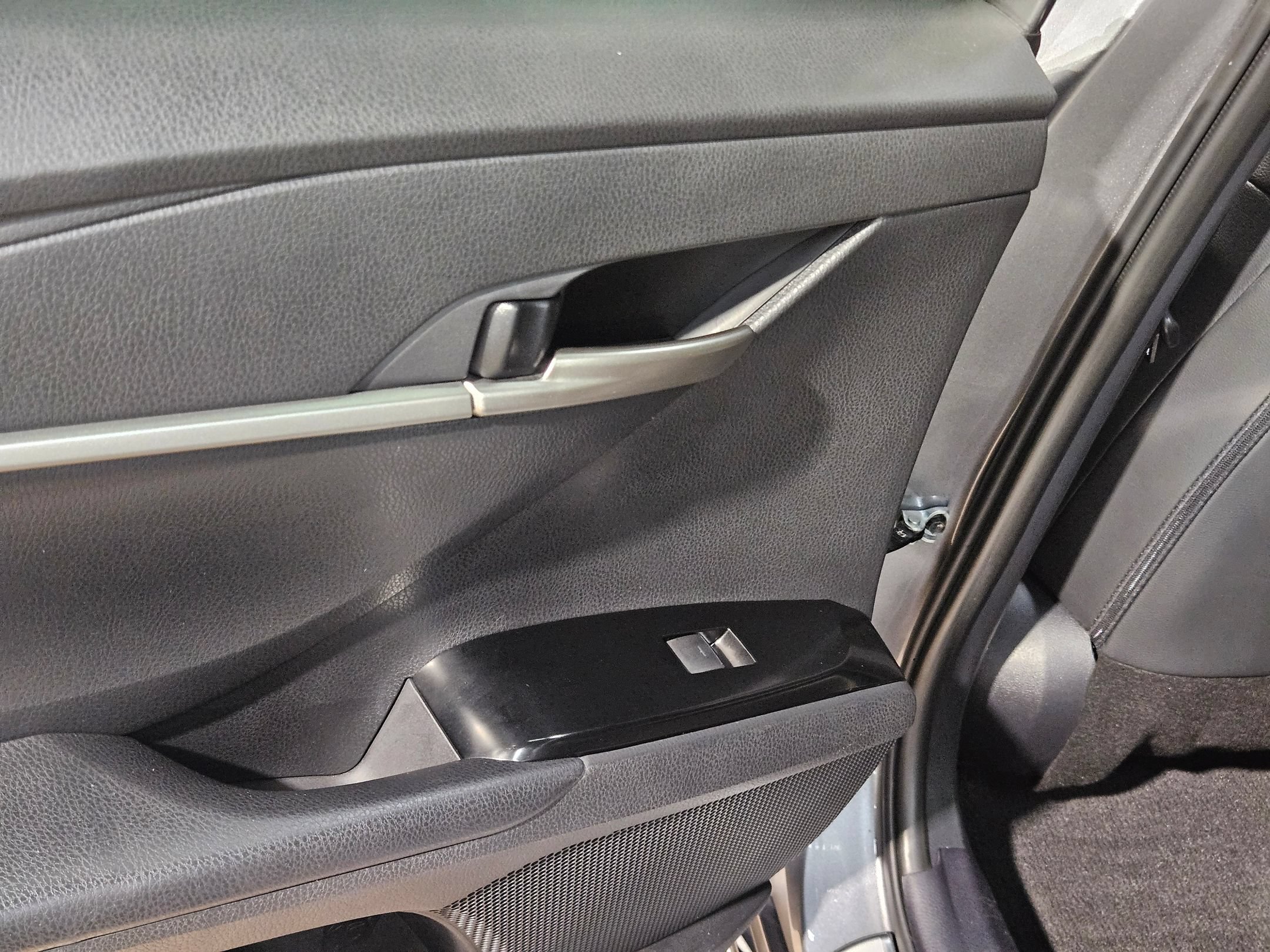 Used 2025 Toyota Camry SE FWD image 35
