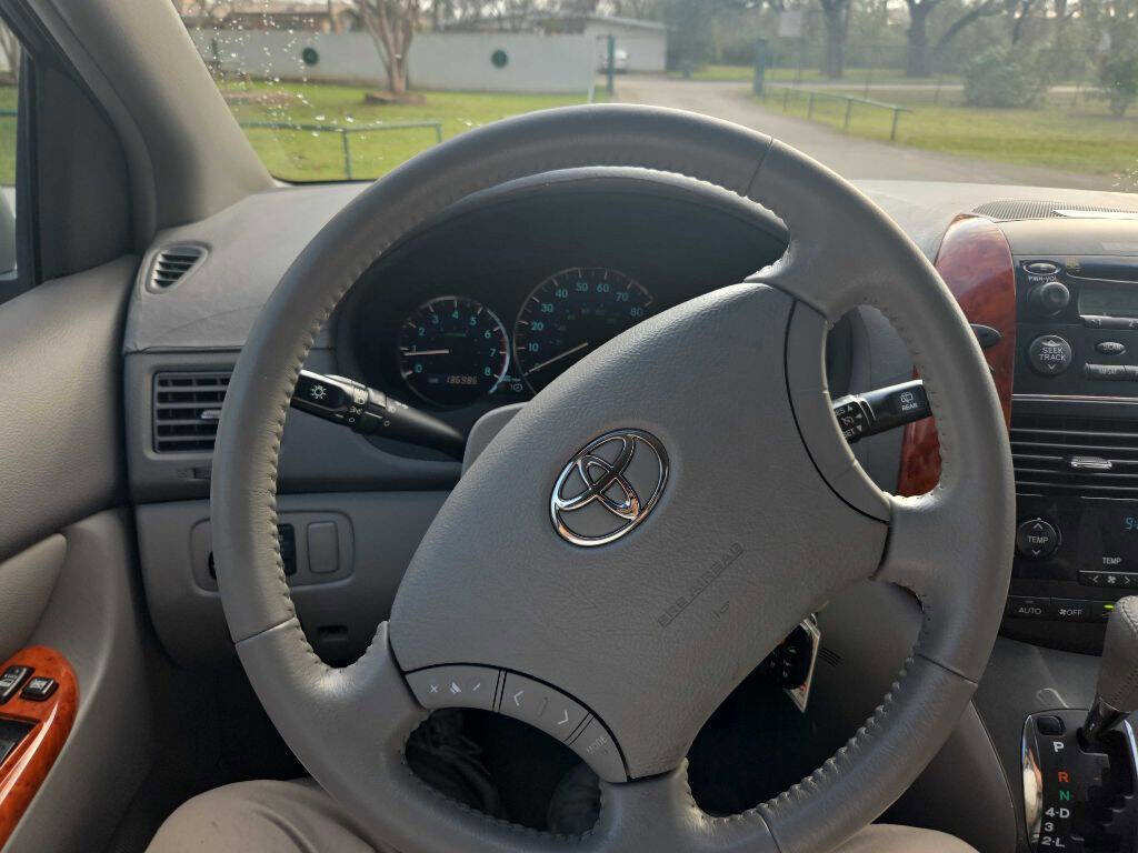 Used 2007 Toyota Sienna XLE image 28
