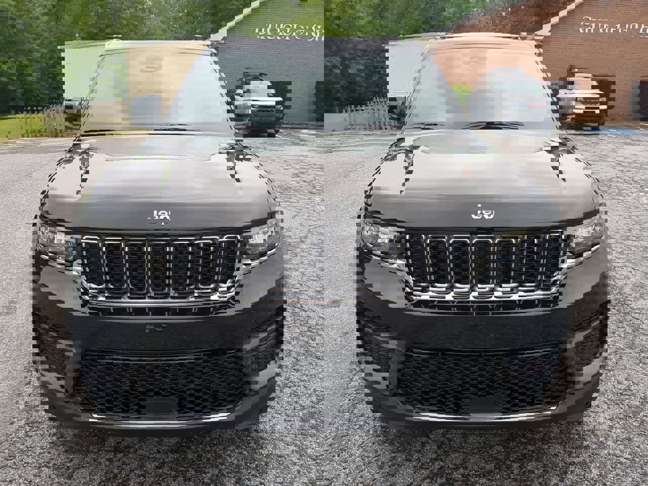 New 2025 Jeep Grand Cherokee Laredo X w/ Luxury Tech Group I image 7