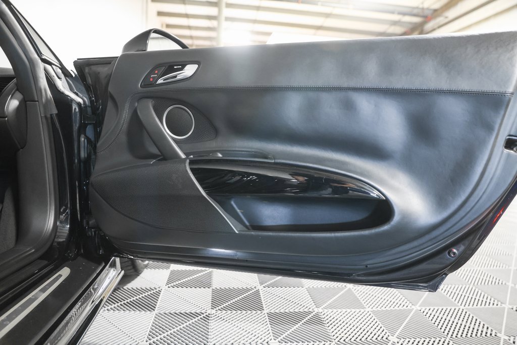 Used 2012 Audi R8 V10 w/ Enhanced Leather Pkg image 20