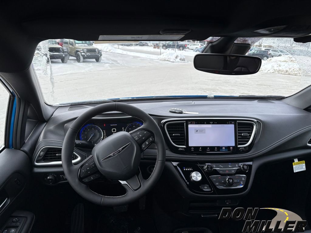 New 2026 Chrysler Pacifica Select w/ S Appearance Package image 12