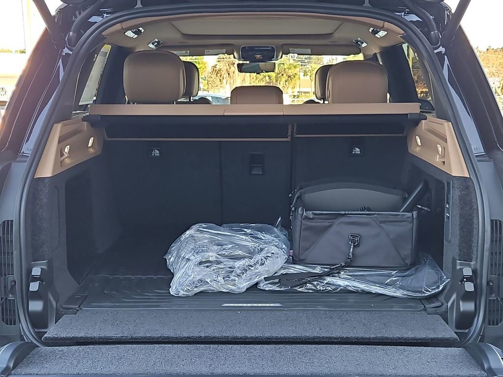 New 2026 Land Rover Range Rover SE image 11