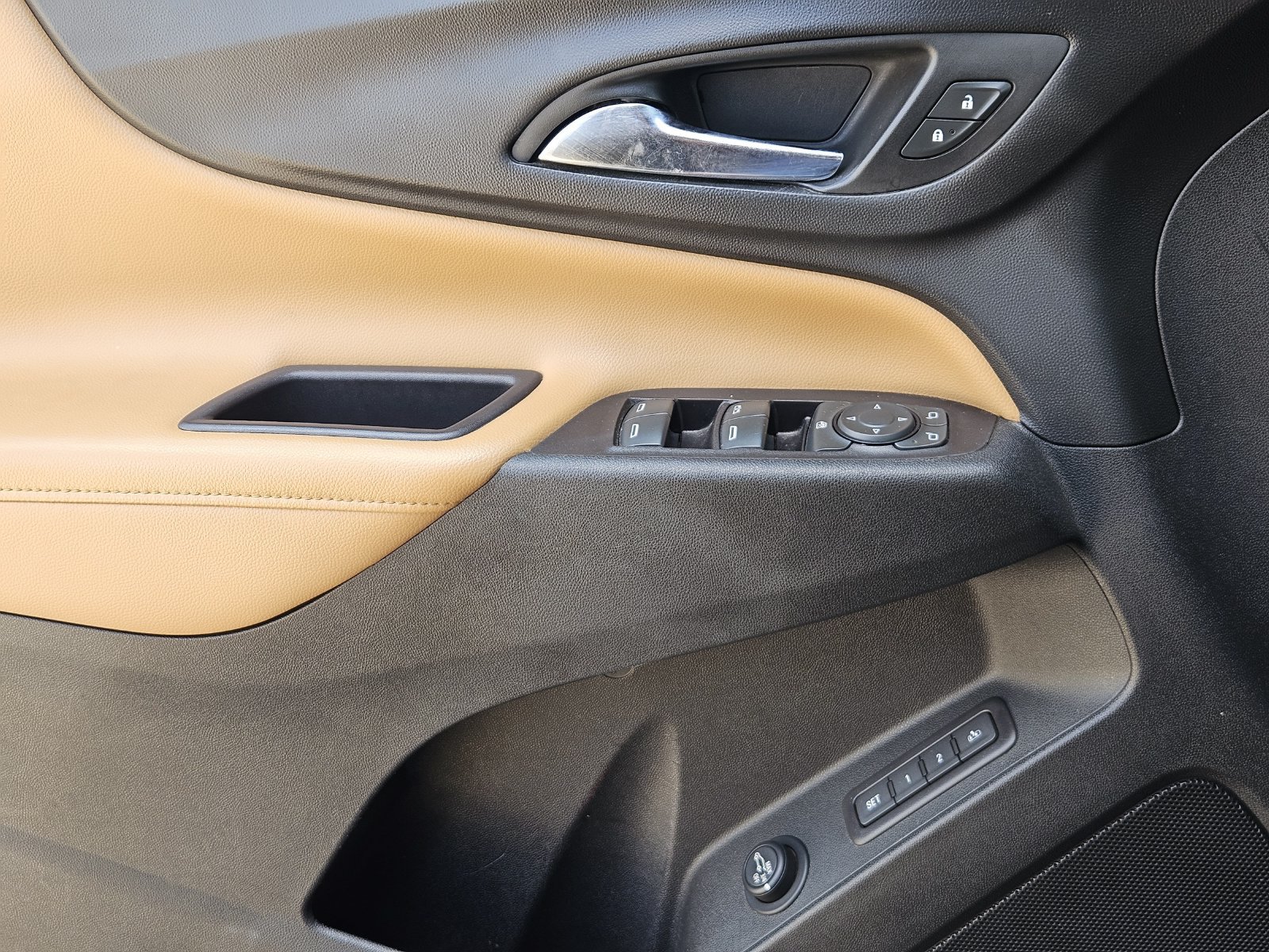 Used 2019 Chevrolet Equinox Premier FWD image 28