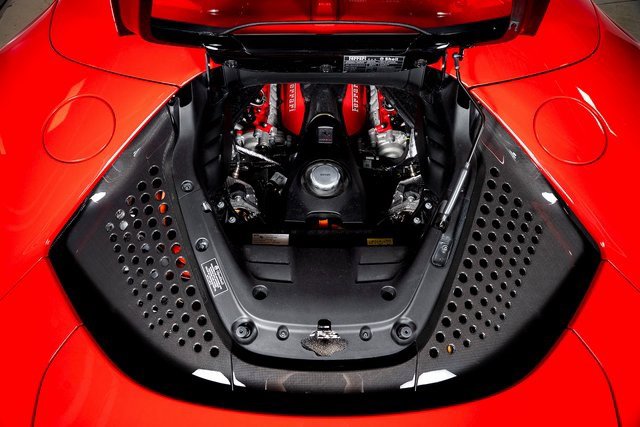 Used 2024 Ferrari SF90 Spider image 9