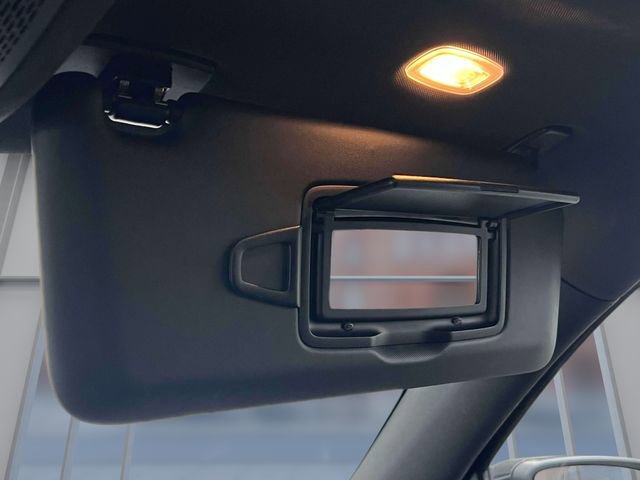 Used 2021 Mercedes-Benz GLB 250 4MATIC image 31