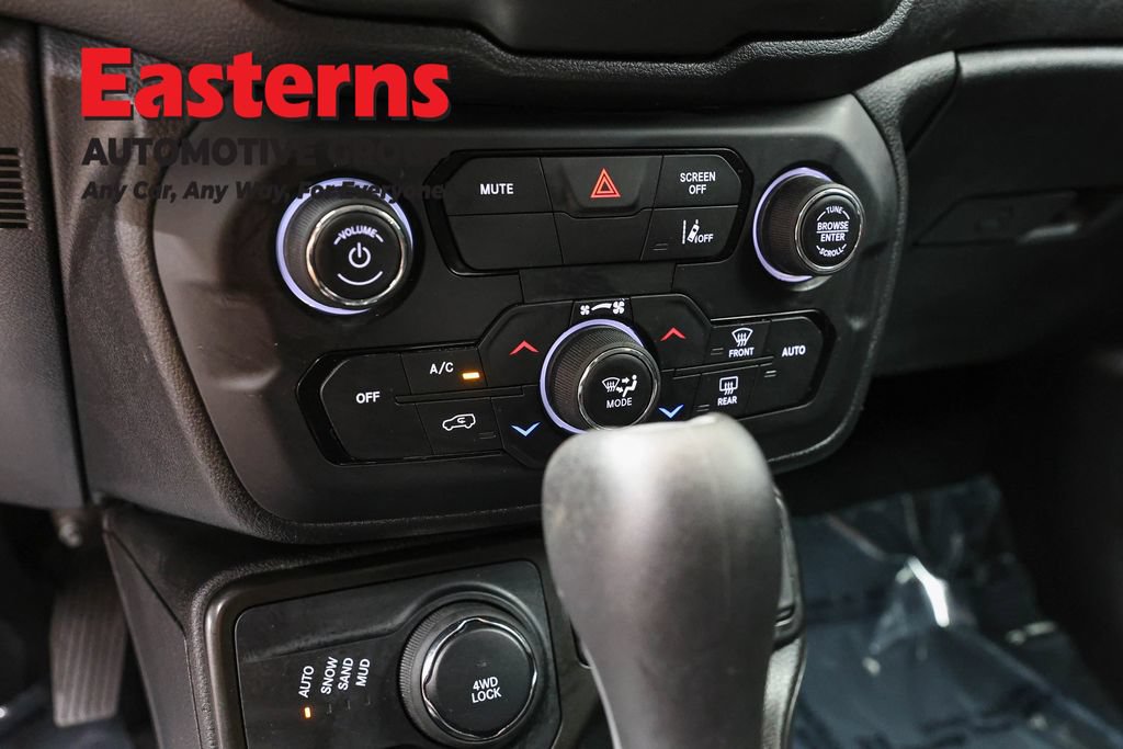 Used 2021 Jeep Renegade Latitude AWD/4WD image 19