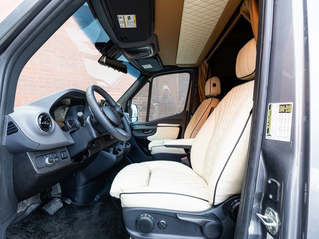 Used 2025 Mercedes-Benz Sprinter 2500 image 6