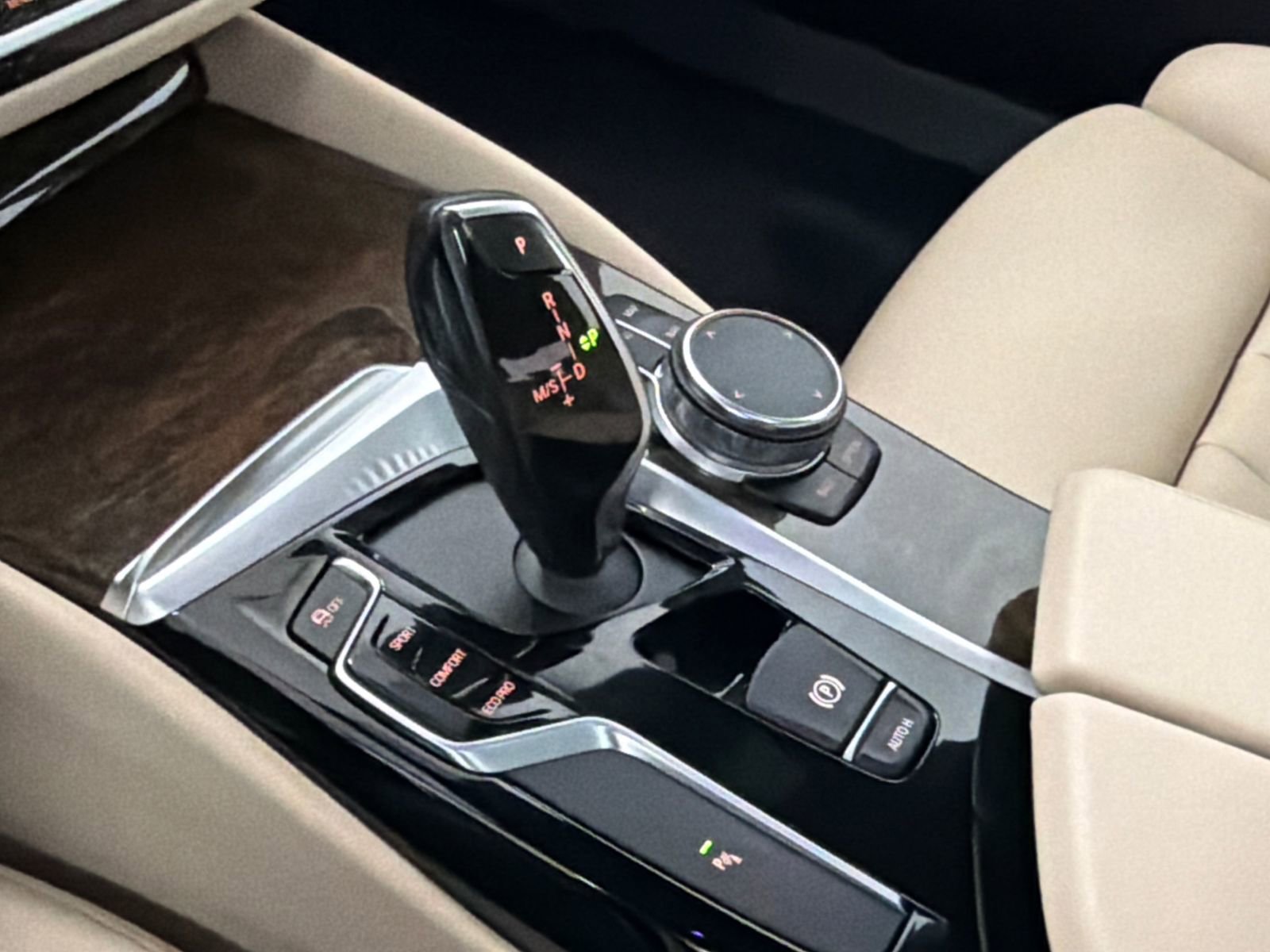 Used 2018 BMW 530i xDrive image 27